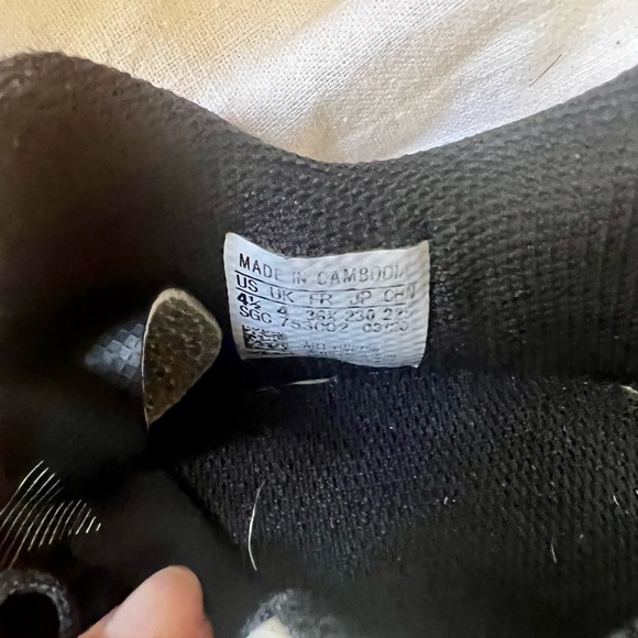 Adidas unisex soccer cleats. Black and white. - Picture 4 of 4